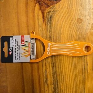 Kisag Orange Julienne Peeler